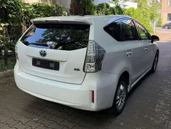 Weiß Gebraucht 2013 Toyota Prius+ Van / Kleinbus | 9.000 € (Guter Preis)