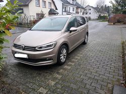 Gold Gebraucht 2017 VW Touran Highline Van / Kleinbus | 22.950 €