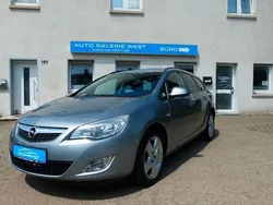 Silber Gebraucht 2011 Opel Astra Design Edition Kombi | 5.990 € (Etwas zu teuer)