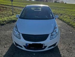 Weiß Gebraucht 2009 Opel Corsa Edition Limousine | 1.900 € (Guter Preis)