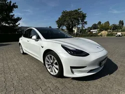 Weiß Gebraucht 2020 Tesla Model 3 Standard Range Plus Limousine | 27.400 € (Teuer)