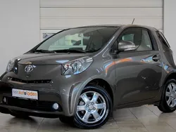 Braun Gebraucht 2010 Toyota iQ Kleinwagen | 7.950 € (Etwas zu teuer)
