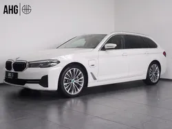 Weiß Gebraucht 2022 BMW 530e Sport Line Kombi | 32.450 € (Superpreis)