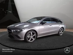 Grau Gebraucht 2022 Mercedes CLA200 Shooting Brake Kombi | 29.890 € (Fairer Preis)