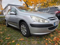 Grau Gebraucht 2004 Peugeot 307 Premium Limousine | 2.750 € (Fairer Preis)