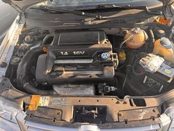 Grau Gebraucht 2000 VW Polo Kleinwagen | 1.800 €