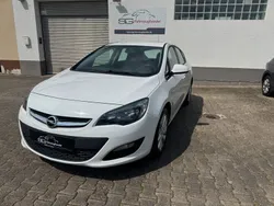 Weiß Gebraucht 2013 Opel Astra Edition Limousine | 5.690 € (Fairer Preis)
