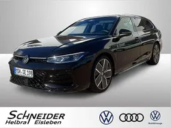 Grenadillschwarz (metallic) Gebraucht 2024 VW Passat R-line Kombi | 44.990 € (Teuer)