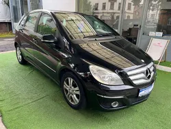 Kosmosschwarz Gebraucht 2011 Mercedes B180 Van / Kleinbus | 6.499 € (Fairer Preis)