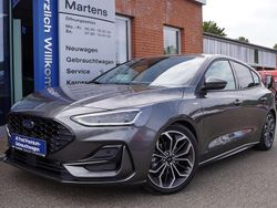 Magnetic grau Gebraucht 2024 Ford Focus ST-Line X Kleinwagen | 27.940 € (Fairer Preis)