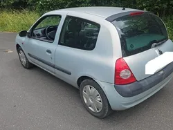 Grau Gebraucht 2002 Renault Clio II Kleinwagen | 1.100 €