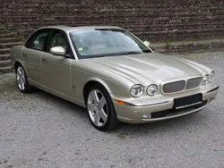 Gelb Gebraucht 2005 Jaguar XJR Limousine | 34.999 €