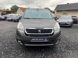 Grau Gebraucht 2016 Peugeot Partner Tepee Allure Van / Kleinbus | 10.399 € (Fairer Preis)