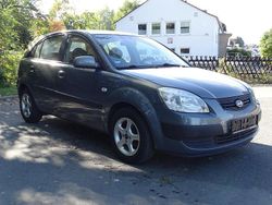 Grau Gebraucht 2007 Kia Rio Base Kleinwagen | 2.990 € (Etwas zu teuer)