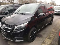 Obsidianschwarz metallic Gebraucht 2023 Mercedes 300 Avantgarde Edition Kombi | 78.900 €