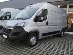 Aluminium silber / grey(m2) Gebraucht 2022 Opel Movano Edition Van | 29.990 € (Etwas zu teuer)