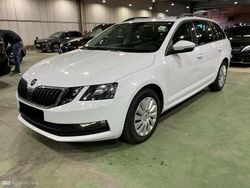 Weiß Gebraucht 2020 Skoda Octavia Limousine | 11.186 € (Guter Preis)