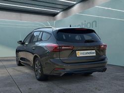 Grau Gebraucht 2023 Ford Focus ST-Line Kombi | 25.299 € (Fairer Preis)