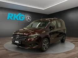 Rot Gebraucht 2024 Mercedes T180 Progressive Van / Kleinbus | 28.790 € (Fairer Preis)