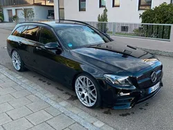 Schwarz Gebraucht 2017 Mercedes E220 AMG line Kombi | 23.500 € (Fairer Preis)
