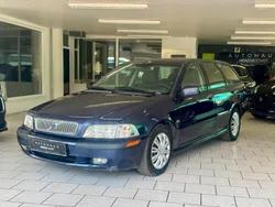 Blau Gebraucht 2002 Volvo V40 Comfort Kombi | 2.499 €