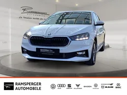 Weiß (moonweiss metallic) Gebraucht 2023 Skoda Fabia Ambition Limousine | 22.890 € (Fairer Preis)