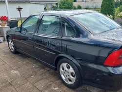 Schwarz Gebraucht 2000 Opel Vectra Edition Limousine | 980 € (Fairer Preis)