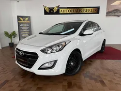 Weiß Gebraucht 2016 Hyundai i30 Trend Limousine | 9.499 € (Fairer Preis)