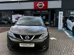 Braun Gebraucht 2015 Nissan Qashqai Tekna SUV | 11.970 € (Fairer Preis)