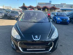 Schwarz Gebraucht 2013 Peugeot 308 Access Limousine | 3.900 € (Fairer Preis)