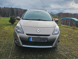 Beige Gebraucht 2010 Renault Clio III Limousine | 2.950 €
