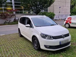 Weiß Gebraucht 2013 VW Touran Life Van / Kleinbus | 5.600 € (Fairer Preis)