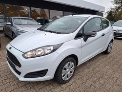 Weiß Gebraucht 2016 Ford Fiesta Ambiente Kleinwagen | 7.900 € (Teuer)