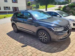 Grau Gebraucht 2021 VW Tiguan SUV | 25.000 € (Guter Preis)