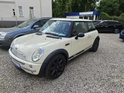 Weiß Gebraucht 2004 Mini ONE Kleinwagen | 2.500 € (Fairer Preis)
