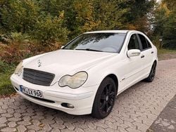 Weiß Gebraucht 2003 Mercedes C180 Classic Limousine | 2.590 € (Superpreis)