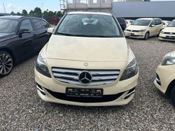 Beige Gebraucht 2016 Mercedes B200 Van / Kleinbus | 3.999 €