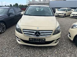 Beige Gebraucht 2016 Mercedes B200 Van / Kleinbus | 4.999 €