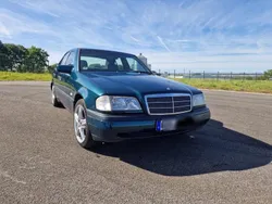 Grün Gebraucht 1996 Mercedes C180 Limousine | 2.000 € (Fairer Preis)