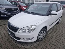 Weiß Gebraucht 2010 Skoda Fabia Style Limousine | 4.990 € (Fairer Preis)