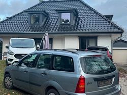 Silber Gebraucht 2002 Ford Focus Kombi | 1.200 €