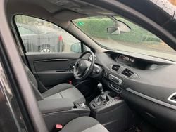 Grau Gebraucht 2024 Renault Grand Scénic Van / Kleinbus | 8.000 €