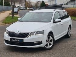 Weiß Gebraucht 2020 Skoda Octavia Tour Kombi | 13.999 € (Guter Preis)