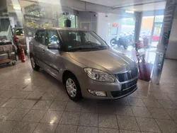 Cappuccinobeige metallic Gebraucht 2012 Skoda Fabia Ambition Kleinwagen | 4.200 € (Fairer Preis)
