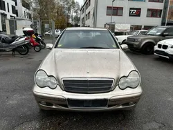 Travertinbeige metalliclack Gebraucht 2001 Mercedes C200 Limousine | 1.000 € (Superpreis)