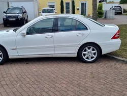 Weiß Gebraucht 2001 Mercedes C240 Elegance Limousine | 7.500 €