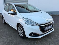 Weiß Gebraucht 2018 Peugeot 208 Kleinwagen | 5.890 € (Fairer Preis)