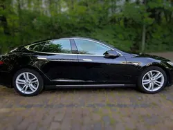 Schwarz Gebraucht 2015 Tesla Model S Limousine | 26.000 € (Etwas zu teuer)