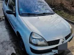 Silber Gebraucht 2003 Renault Clio II Kleinwagen | 800 €