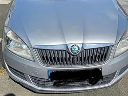 Grau Gebraucht 2012 Skoda Fabia Limousine | 2.650 € (Fairer Preis)